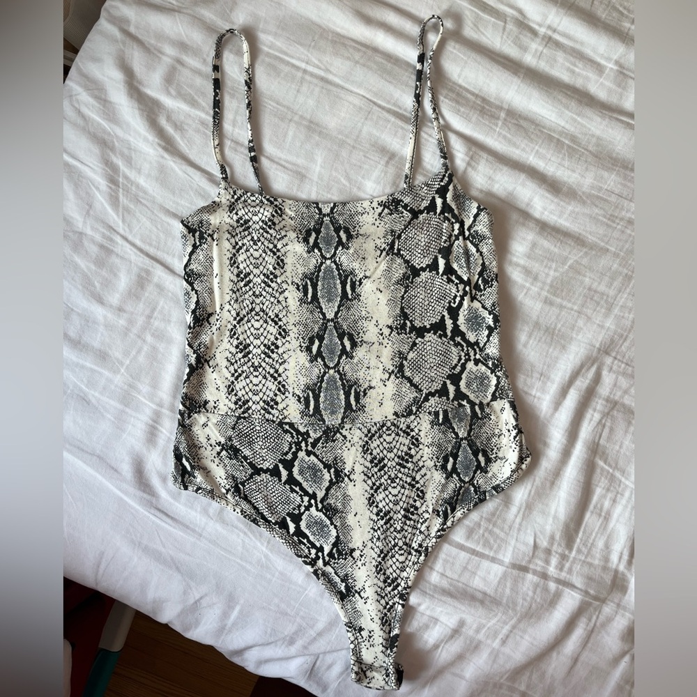 Pretty little thing Snakeskin Print Bodysuit